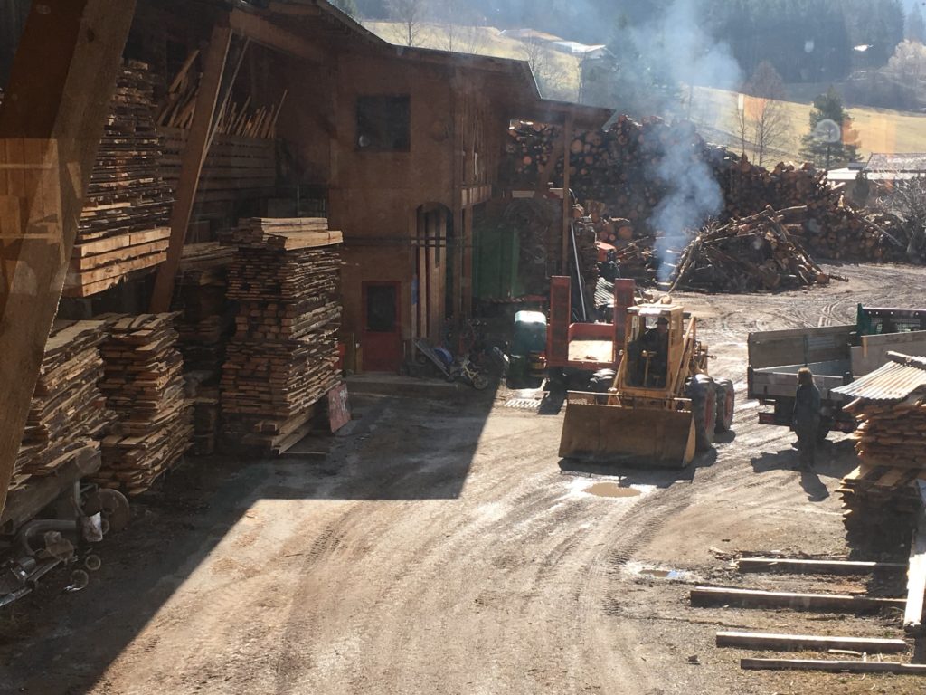 Sägewerk Reinstadler in Jerzens mit Holzlager
