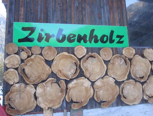 Zirben-, Fichten- und Lärchenholz beim Sägewerk